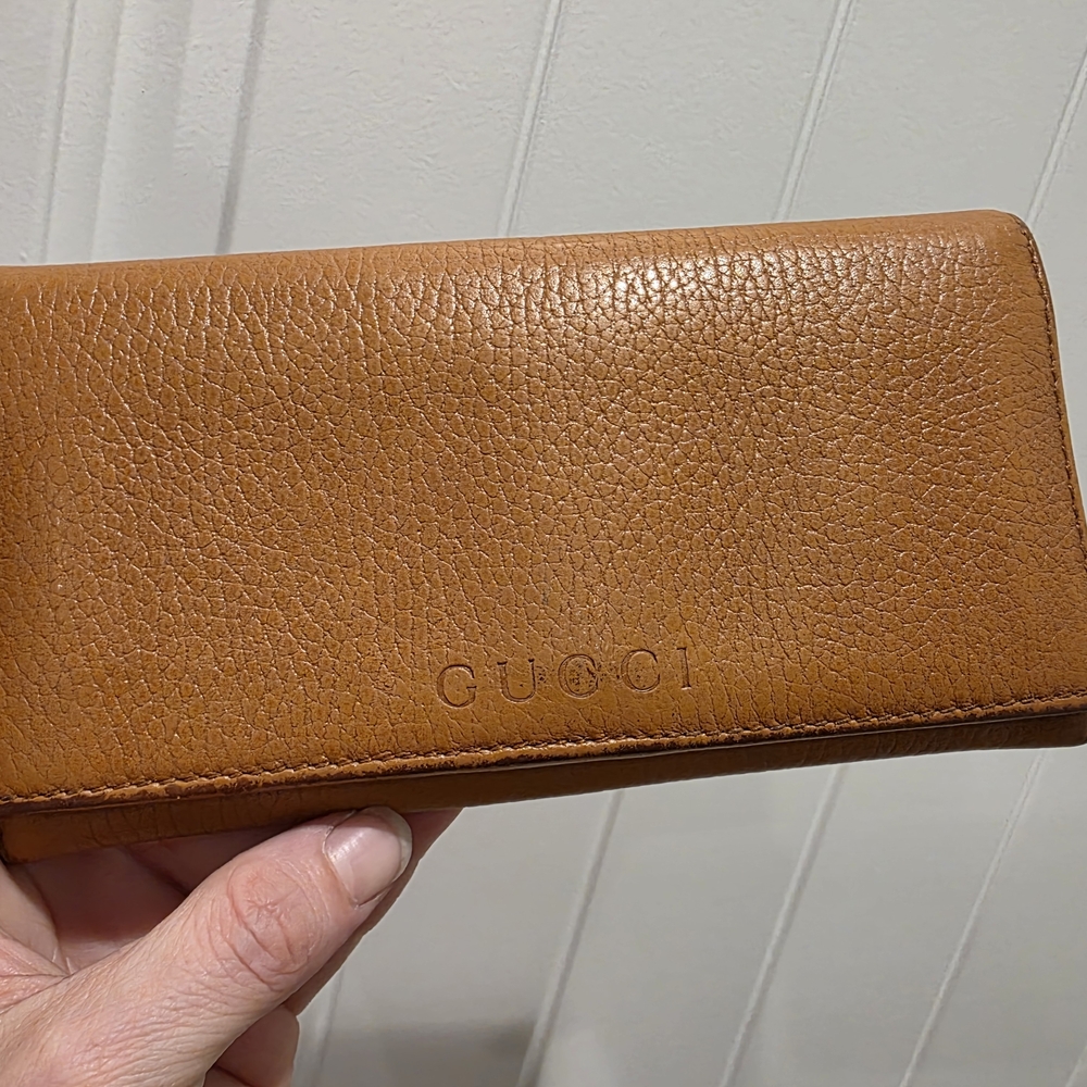 Gucci Tan Pebble Leather Long Wallet In Great Conditon
